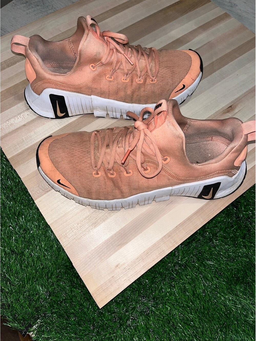 Nike Men's Free RN 2018 peach running shoes